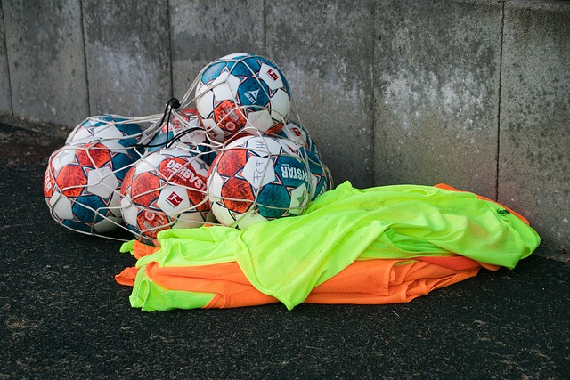 踢球者评拜仁历史最佳阵：莱万+2穆勒领衔，罗贝里、马特乌斯在列.